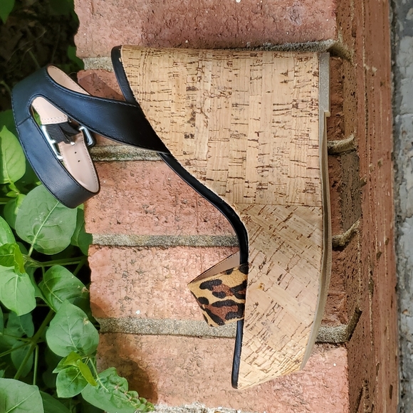 Wild diva ankle strap wedges sz. 8.5 - Picture 4 of 7